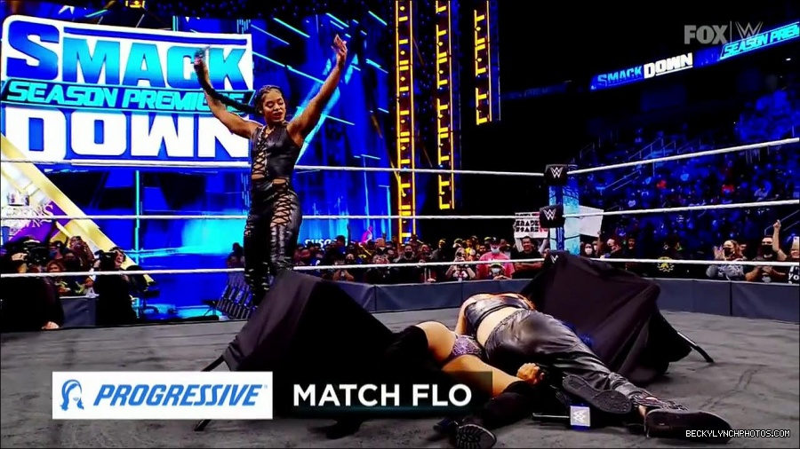 WWE_Supersized_SmackDown_2021_10_15_720p_HDTV_x264-NWCHD_mp4_005070743.jpg