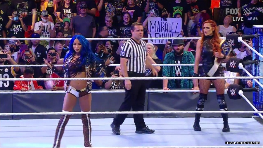 WWE_Supersized_SmackDown_2021_10_15_720p_HDTV_x264-NWCHD_mp4_005133205.jpg