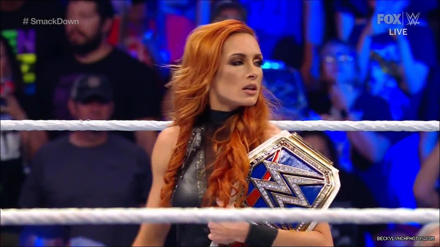 WWE_Supersized_SmackDown_2021_10_15_720p_HDTV_x264-NWCHD_mp4_005156028.jpg