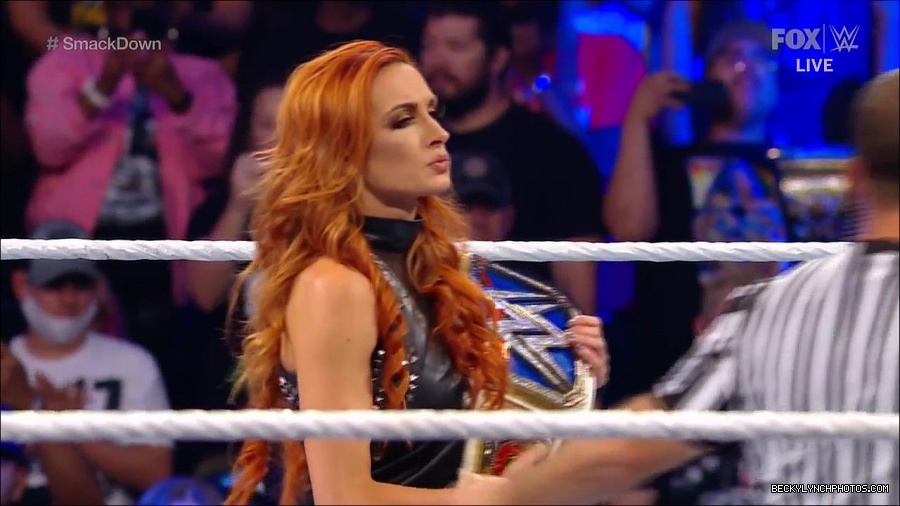WWE_Supersized_SmackDown_2021_10_15_720p_HDTV_x264-NWCHD_mp4_005159632.jpg