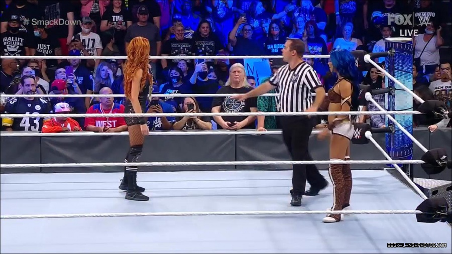 WWE_Supersized_SmackDown_2021_10_15_720p_HDTV_x264-NWCHD_mp4_005162635.jpg