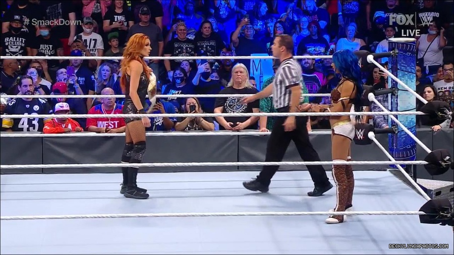 WWE_Supersized_SmackDown_2021_10_15_720p_HDTV_x264-NWCHD_mp4_005163235.jpg