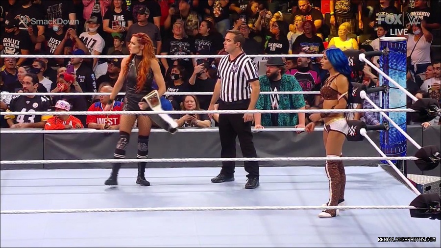 WWE_Supersized_SmackDown_2021_10_15_720p_HDTV_x264-NWCHD_mp4_005165037.jpg