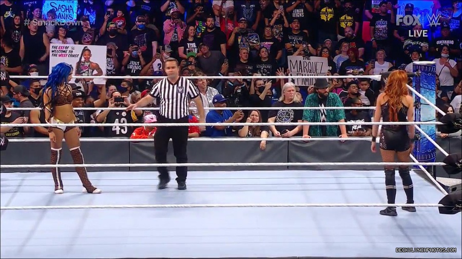 WWE_Supersized_SmackDown_2021_10_15_720p_HDTV_x264-NWCHD_mp4_005208280.jpg
