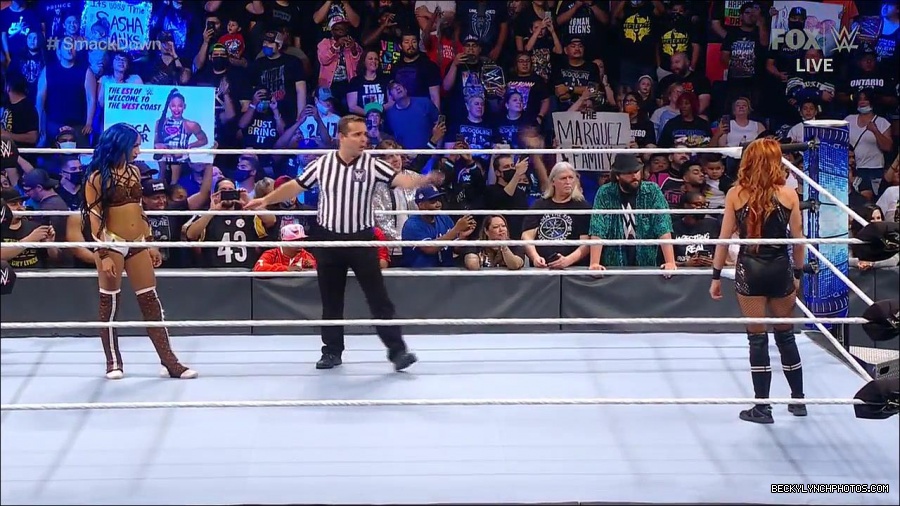WWE_Supersized_SmackDown_2021_10_15_720p_HDTV_x264-NWCHD_mp4_005208881.jpg