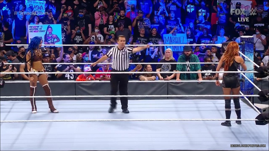 WWE_Supersized_SmackDown_2021_10_15_720p_HDTV_x264-NWCHD_mp4_005209481.jpg