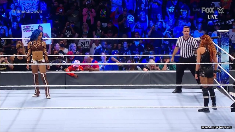 WWE_Supersized_SmackDown_2021_10_15_720p_HDTV_x264-NWCHD_mp4_005214887.jpg