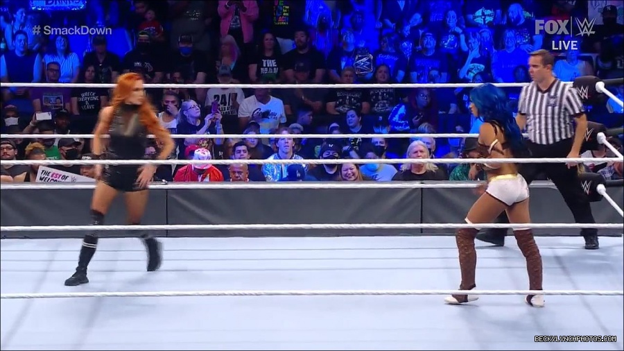WWE_Supersized_SmackDown_2021_10_15_720p_HDTV_x264-NWCHD_mp4_005218490.jpg