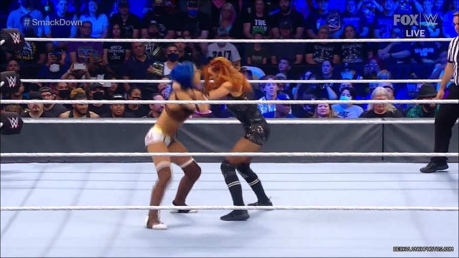 WWE_Supersized_SmackDown_2021_10_15_720p_HDTV_x264-NWCHD_mp4_005221694.jpg