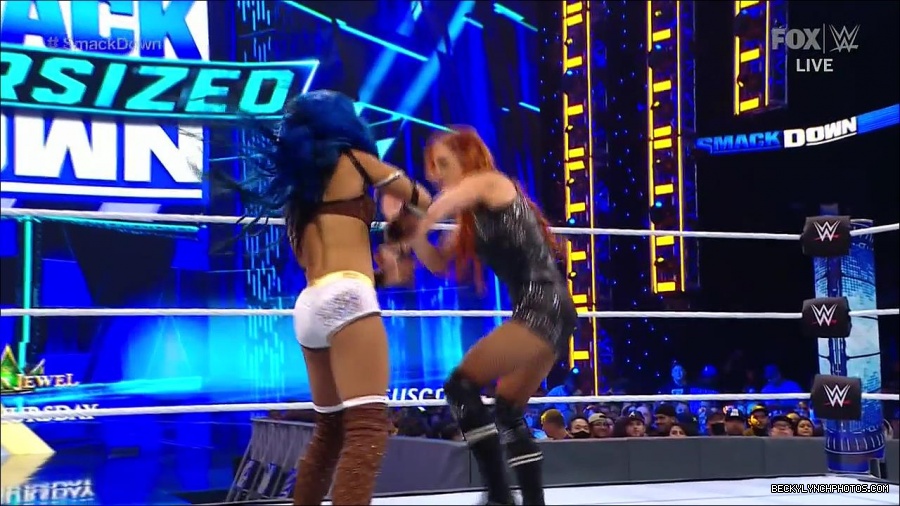 WWE_Supersized_SmackDown_2021_10_15_720p_HDTV_x264-NWCHD_mp4_005222895.jpg