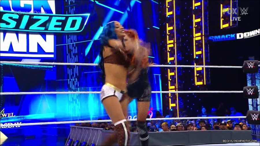WWE_Supersized_SmackDown_2021_10_15_720p_HDTV_x264-NWCHD_mp4_005223495.jpg