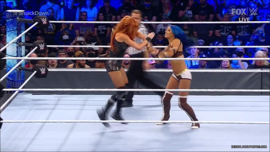 WWE_Supersized_SmackDown_2021_10_15_720p_HDTV_x264-NWCHD_mp4_005224096.jpg