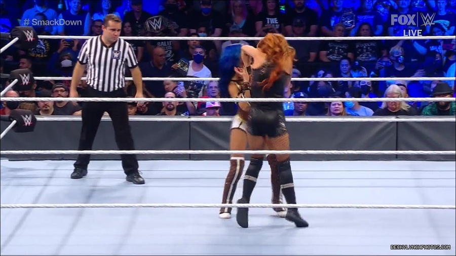 WWE_Supersized_SmackDown_2021_10_15_720p_HDTV_x264-NWCHD_mp4_005225297.jpg