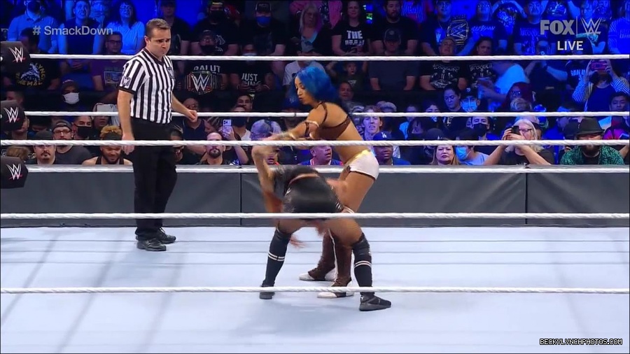 WWE_Supersized_SmackDown_2021_10_15_720p_HDTV_x264-NWCHD_mp4_005230102.jpg