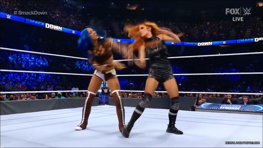 WWE_Supersized_SmackDown_2021_10_15_720p_HDTV_x264-NWCHD_mp4_005232504.jpg