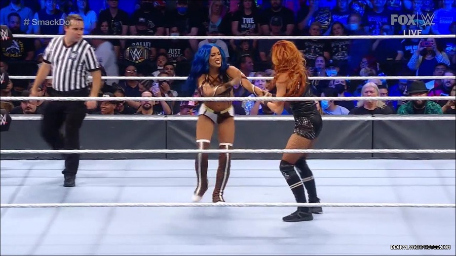 WWE_Supersized_SmackDown_2021_10_15_720p_HDTV_x264-NWCHD_mp4_005233105.jpg
