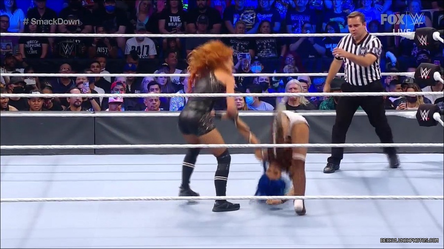 WWE_Supersized_SmackDown_2021_10_15_720p_HDTV_x264-NWCHD_mp4_005238510.jpg