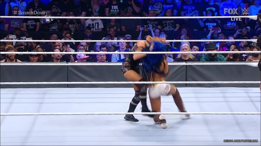 WWE_Supersized_SmackDown_2021_10_15_720p_HDTV_x264-NWCHD_mp4_005249922.jpg
