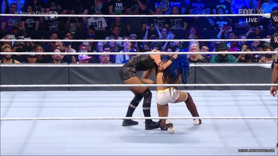 WWE_Supersized_SmackDown_2021_10_15_720p_HDTV_x264-NWCHD_mp4_005250522.jpg