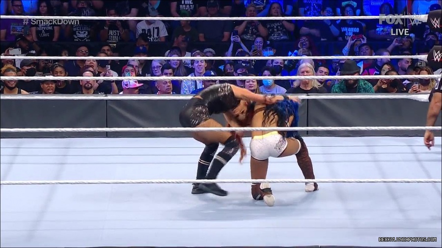 WWE_Supersized_SmackDown_2021_10_15_720p_HDTV_x264-NWCHD_mp4_005251123.jpg