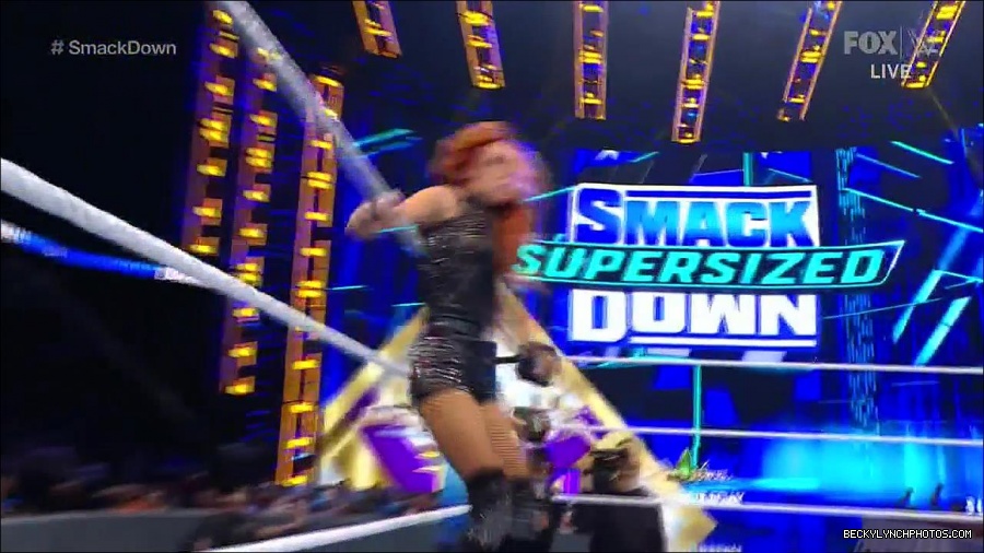 WWE_Supersized_SmackDown_2021_10_15_720p_HDTV_x264-NWCHD_mp4_005258330.jpg