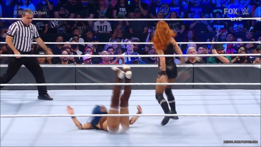 WWE_Supersized_SmackDown_2021_10_15_720p_HDTV_x264-NWCHD_mp4_005259531.jpg