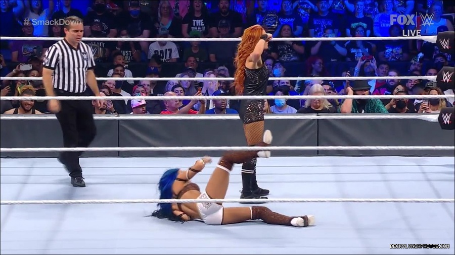 WWE_Supersized_SmackDown_2021_10_15_720p_HDTV_x264-NWCHD_mp4_005261333.jpg