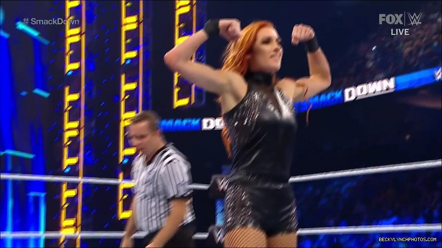 WWE_Supersized_SmackDown_2021_10_15_720p_HDTV_x264-NWCHD_mp4_005262534.jpg