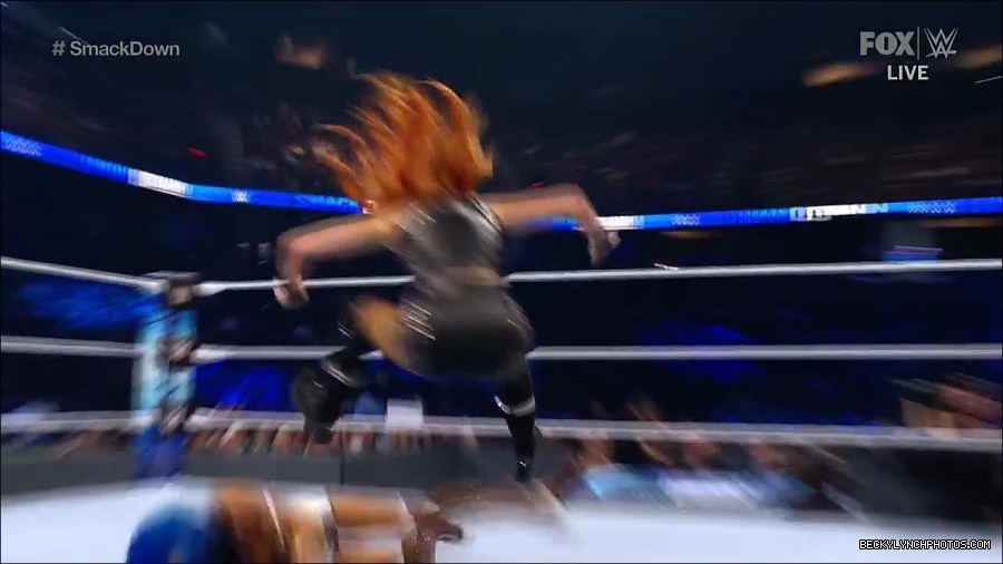 WWE_Supersized_SmackDown_2021_10_15_720p_HDTV_x264-NWCHD_mp4_005267940.jpg
