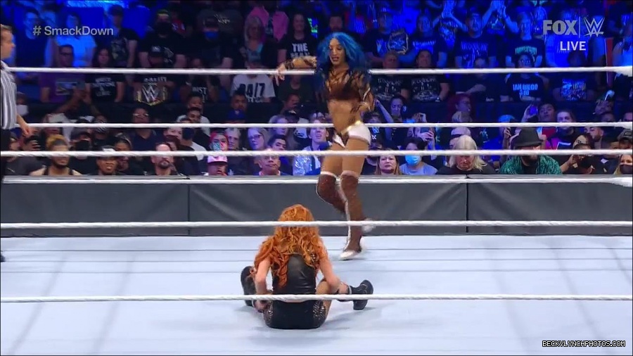 WWE_Supersized_SmackDown_2021_10_15_720p_HDTV_x264-NWCHD_mp4_005270342.jpg