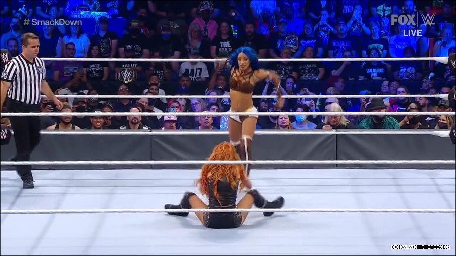 WWE_Supersized_SmackDown_2021_10_15_720p_HDTV_x264-NWCHD_mp4_005270943.jpg