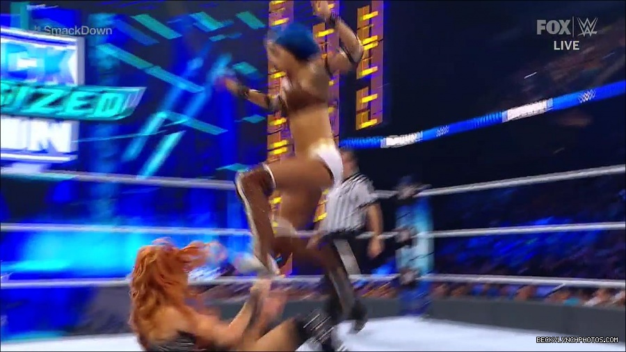WWE_Supersized_SmackDown_2021_10_15_720p_HDTV_x264-NWCHD_mp4_005271543.jpg