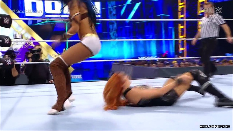 WWE_Supersized_SmackDown_2021_10_15_720p_HDTV_x264-NWCHD_mp4_005272144.jpg