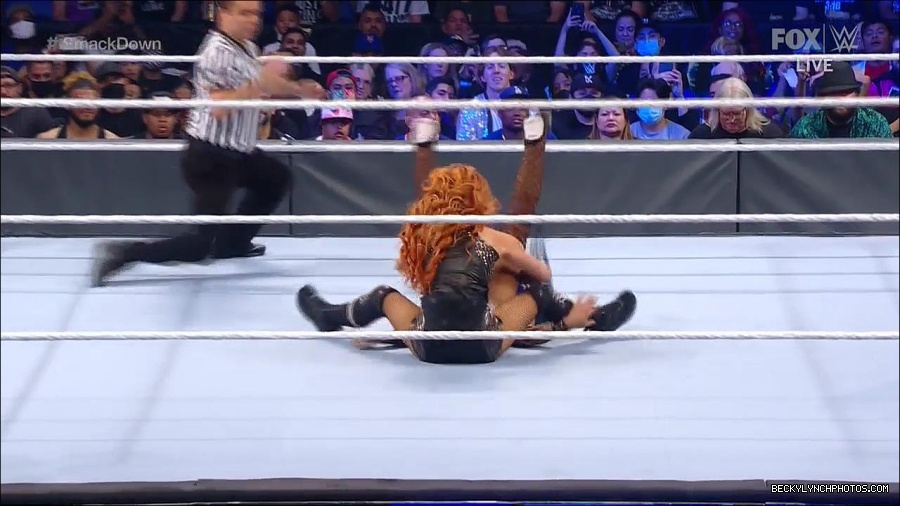 WWE_Supersized_SmackDown_2021_10_15_720p_HDTV_x264-NWCHD_mp4_005273946.jpg