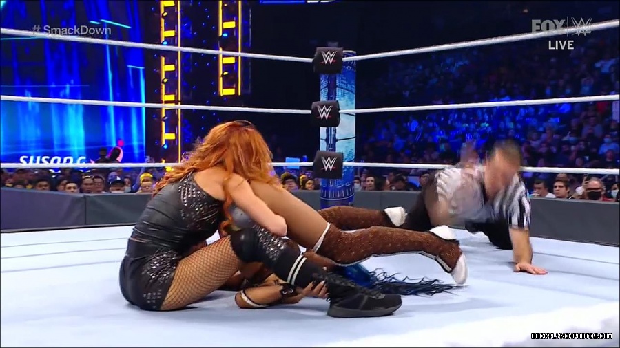 WWE_Supersized_SmackDown_2021_10_15_720p_HDTV_x264-NWCHD_mp4_005274546.jpg