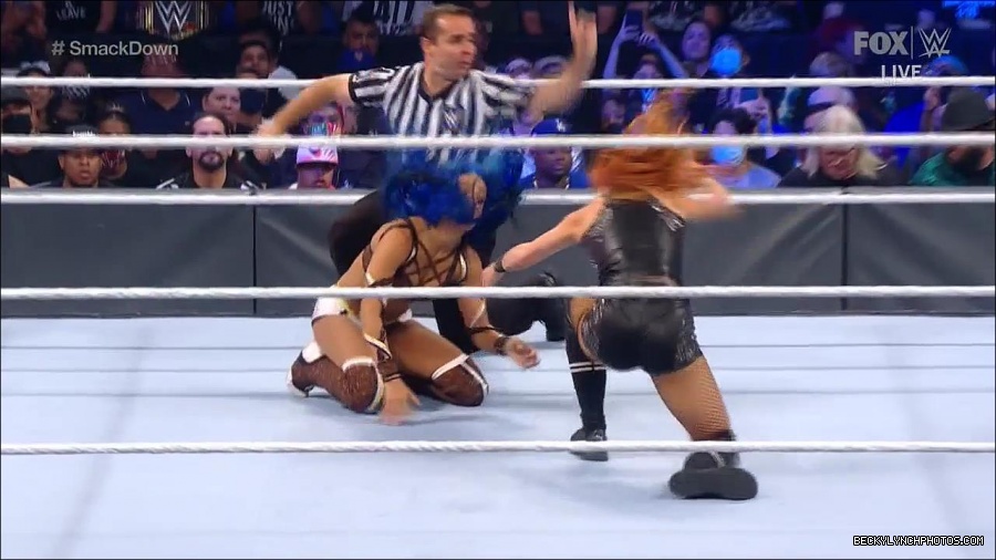 WWE_Supersized_SmackDown_2021_10_15_720p_HDTV_x264-NWCHD_mp4_005276348.jpg