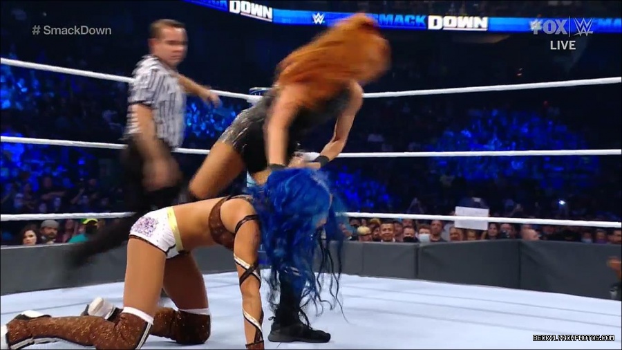 WWE_Supersized_SmackDown_2021_10_15_720p_HDTV_x264-NWCHD_mp4_005277549.jpg