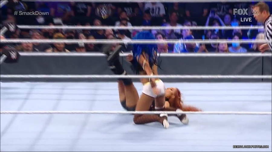 WWE_Supersized_SmackDown_2021_10_15_720p_HDTV_x264-NWCHD_mp4_005283555.jpg