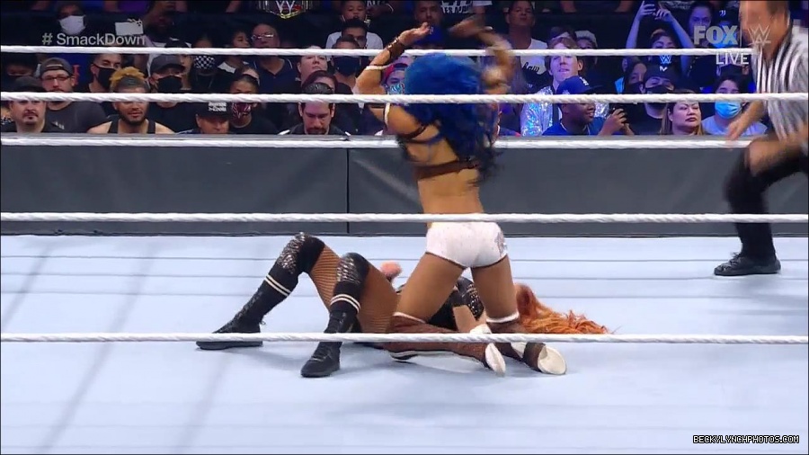 WWE_Supersized_SmackDown_2021_10_15_720p_HDTV_x264-NWCHD_mp4_005284156.jpg