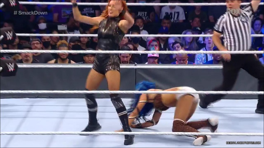 WWE_Supersized_SmackDown_2021_10_15_720p_HDTV_x264-NWCHD_mp4_005286558.jpg