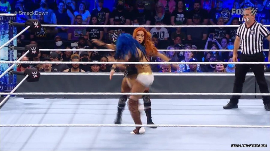 WWE_Supersized_SmackDown_2021_10_15_720p_HDTV_x264-NWCHD_mp4_005291964.jpg
