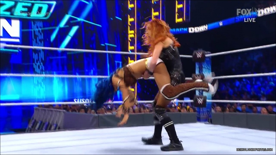 WWE_Supersized_SmackDown_2021_10_15_720p_HDTV_x264-NWCHD_mp4_005292564.jpg