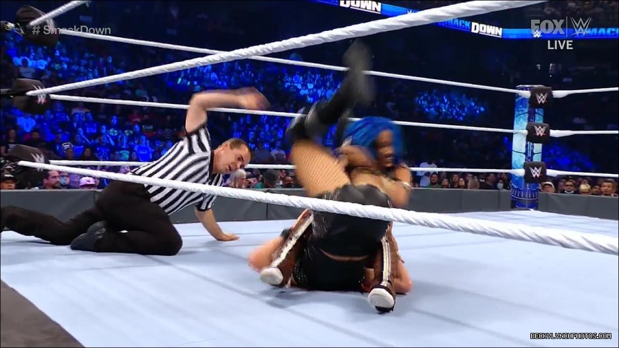 WWE_Supersized_SmackDown_2021_10_15_720p_HDTV_x264-NWCHD_mp4_005295567.jpg