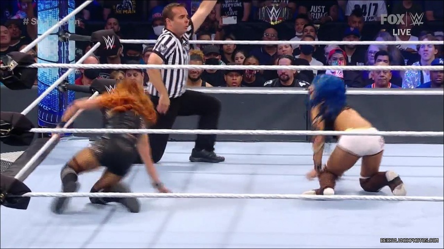 WWE_Supersized_SmackDown_2021_10_15_720p_HDTV_x264-NWCHD_mp4_005296769.jpg