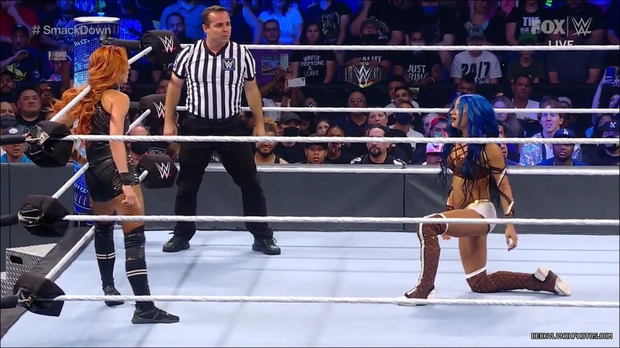 WWE_Supersized_SmackDown_2021_10_15_720p_HDTV_x264-NWCHD_mp4_005297970.jpg
