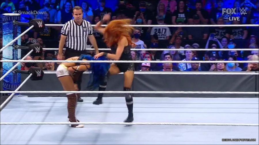 WWE_Supersized_SmackDown_2021_10_15_720p_HDTV_x264-NWCHD_mp4_005320192.jpg