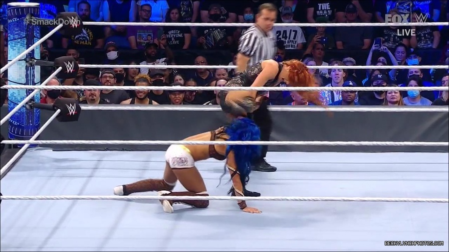 WWE_Supersized_SmackDown_2021_10_15_720p_HDTV_x264-NWCHD_mp4_005323796.jpg