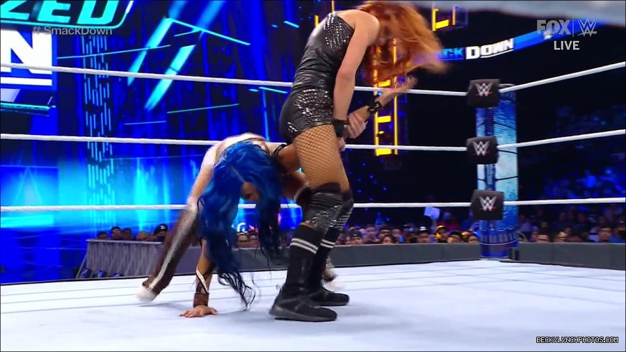 WWE_Supersized_SmackDown_2021_10_15_720p_HDTV_x264-NWCHD_mp4_005324396.jpg