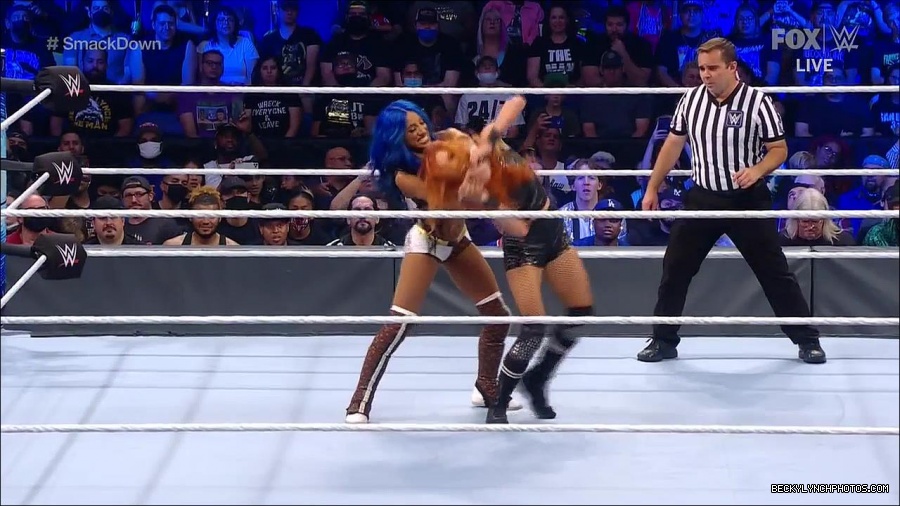 WWE_Supersized_SmackDown_2021_10_15_720p_HDTV_x264-NWCHD_mp4_005329201.jpg