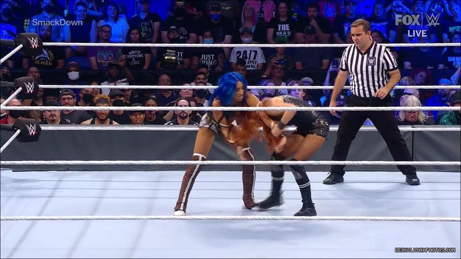 WWE_Supersized_SmackDown_2021_10_15_720p_HDTV_x264-NWCHD_mp4_005329802.jpg